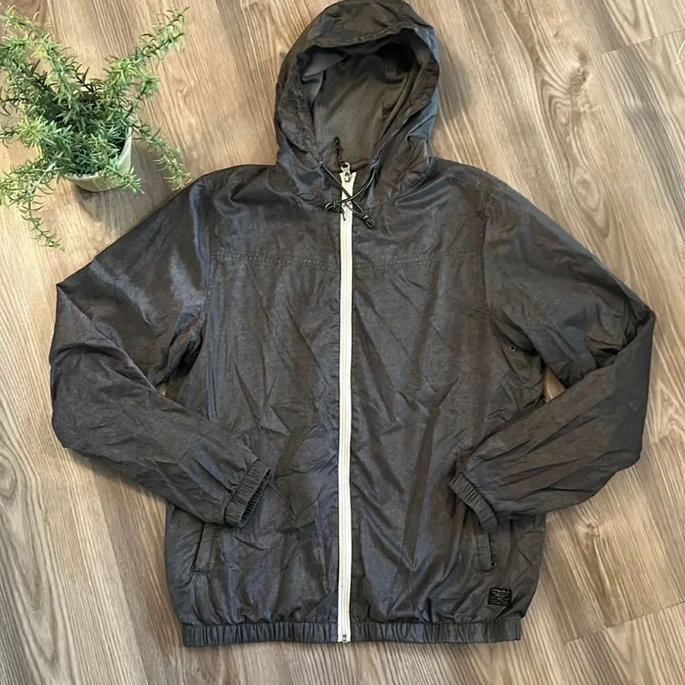 PERFECT CONDITION MENS LIGHTWEIGHT WATER RESISTANT GRAY JACKET SIZE SMALL